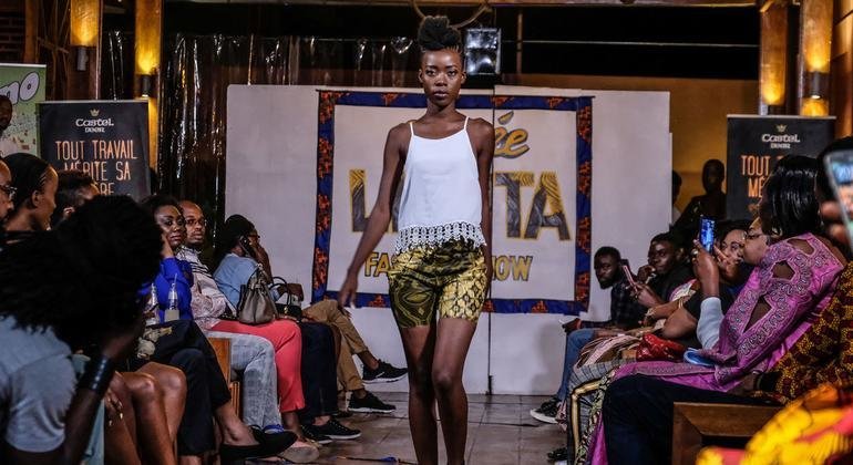 REPORTAGE - Dans l’Est de la RDC, un jeune styliste prône la paix et le vivre ensemble